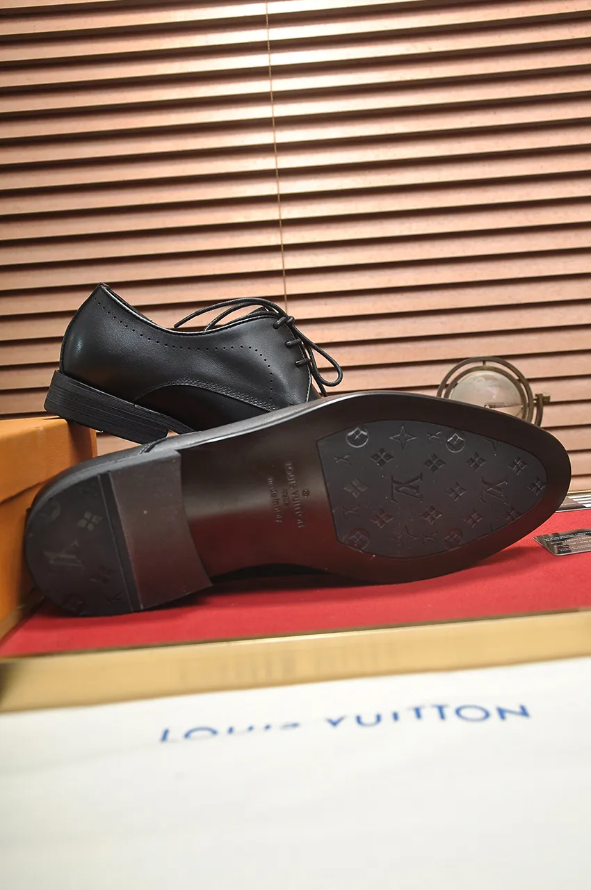 Men's men's shoes 💰540💶 [LV] (original single cowhide lining) 🍀LV's latest genuine leather business suit shoes are launched simultaneously on the official website. The first-layer cowhide imported from Italy is made of heavy gold, 💥official website 1:1 rubber outsole. Versatile to wear, high-end without losing class, and the color combination is extraordinary. This four-season style is alluring when worn on your feet, showing off your big-name flair. Standard code 38-45 (45 customized)